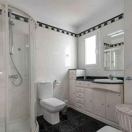 Your Gem By The Sea - 2 Bedroom House 펜션 *