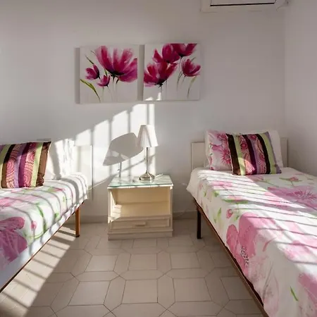 Your Gem By The Sea - 2 Bedroom House 펜션 *
